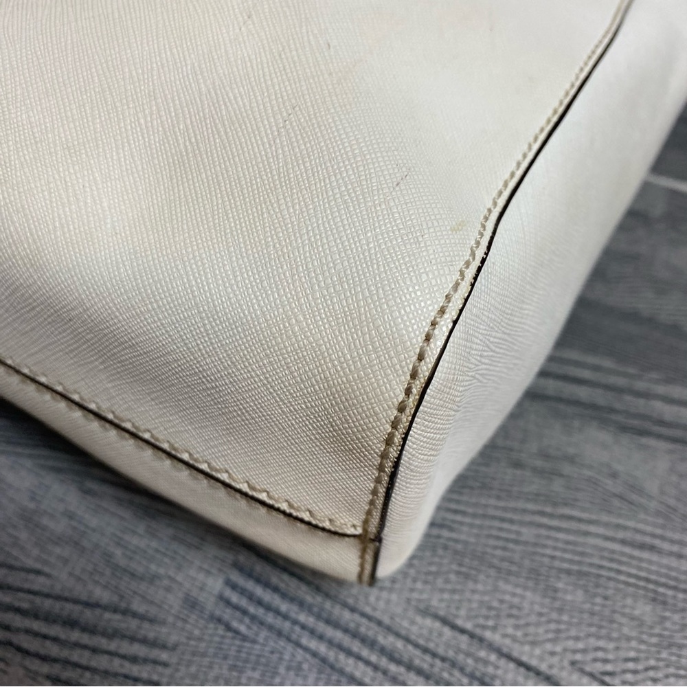 Michael Kors Jet Set White Saffiano Leather Travel Tote - Picture 6 of 17